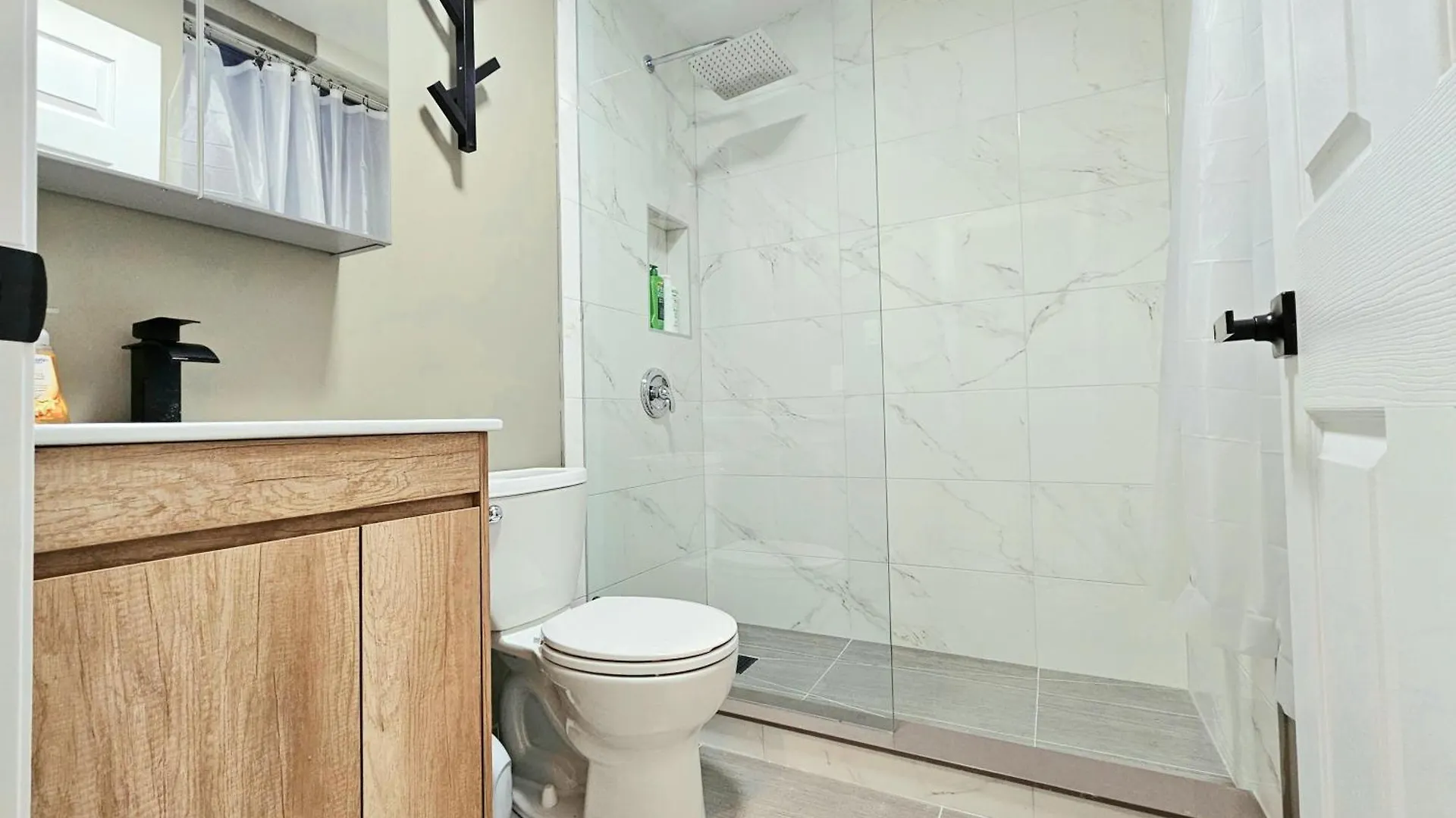 Central Downtown Toronto - Trinity Bellwood Park Apartment