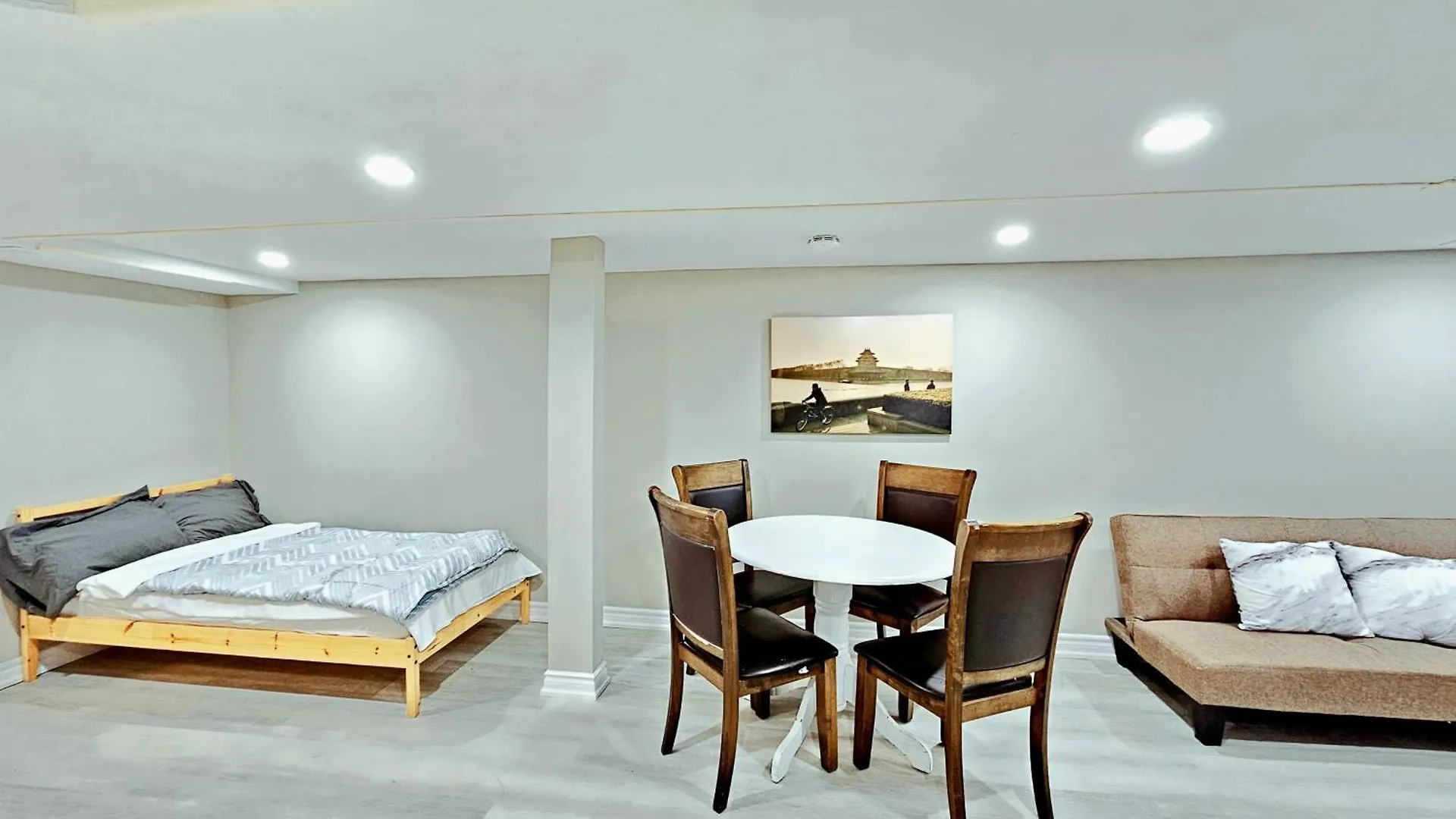 Central Downtown Toronto - Trinity Bellwood Park Apartmán