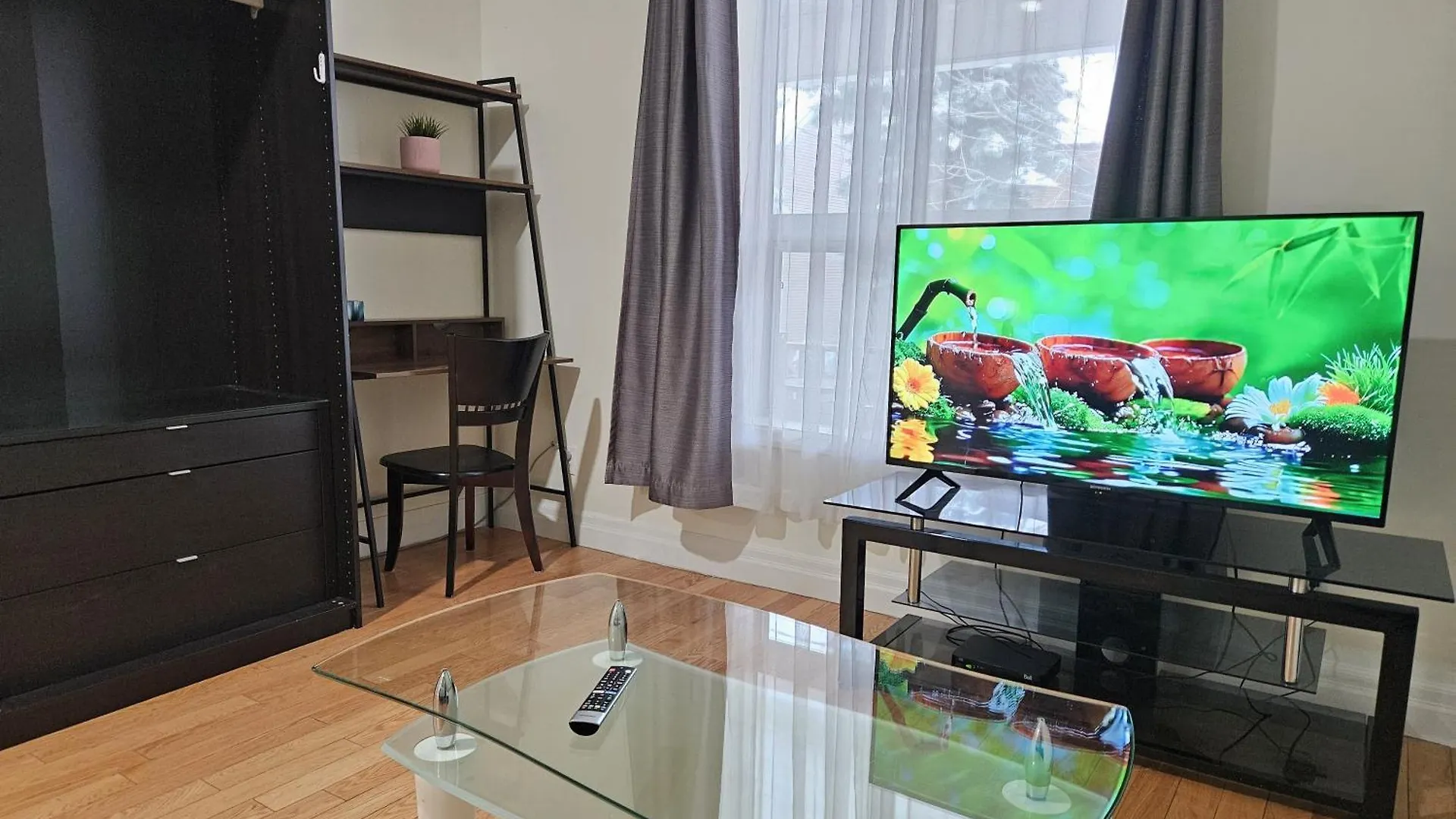 Central Downtown Toronto - Trinity Bellwood Park Apartment