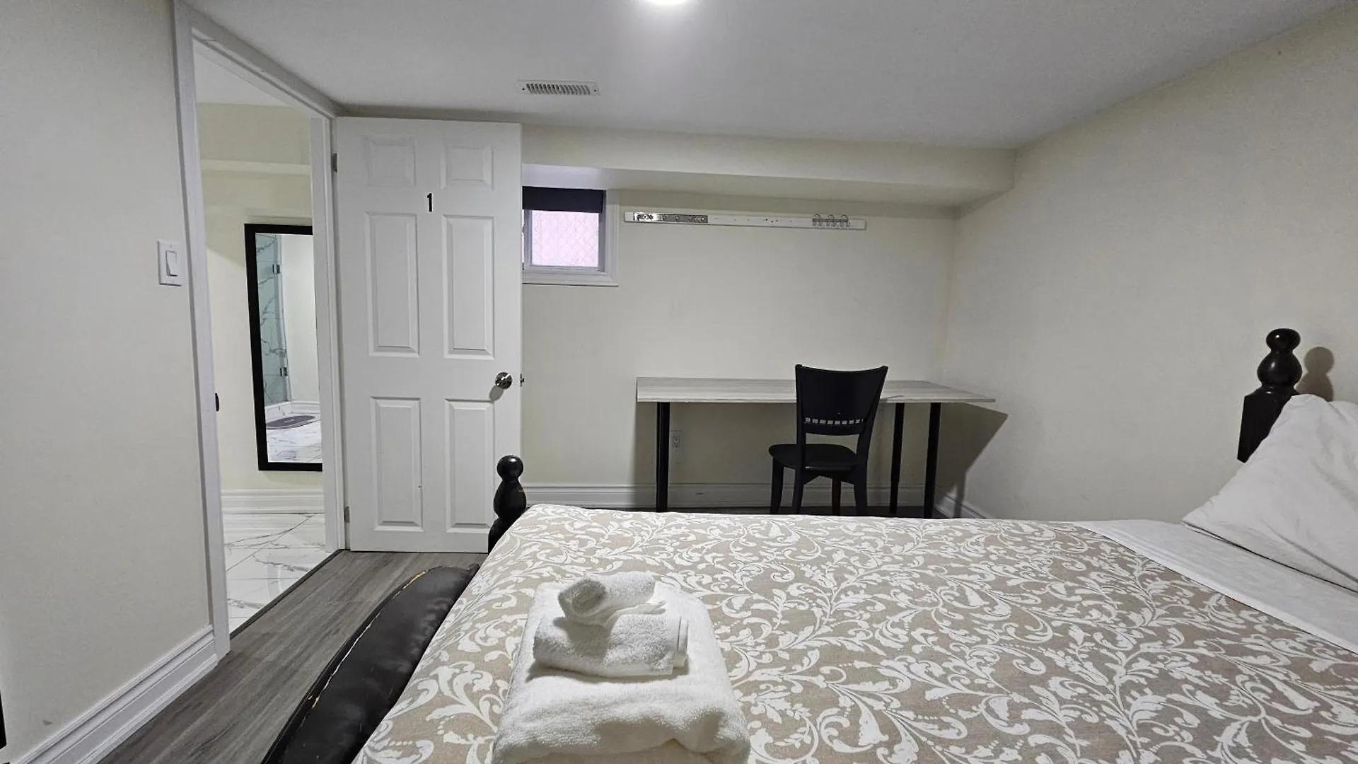 Apartment Central Downtown Toronto - Trinity Bellwood Park