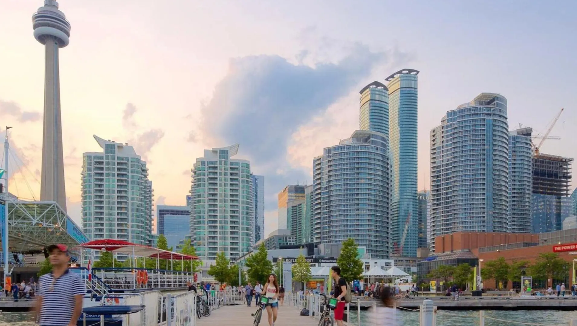 Central Downtown Toronto - Trinity Bellwood Park Apartment